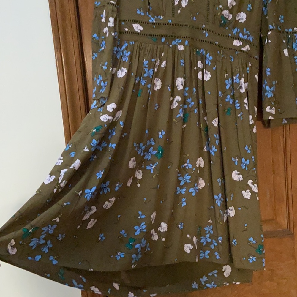 New Ann Taylor Bell-sleeve Dress - Picture 4 of 5
